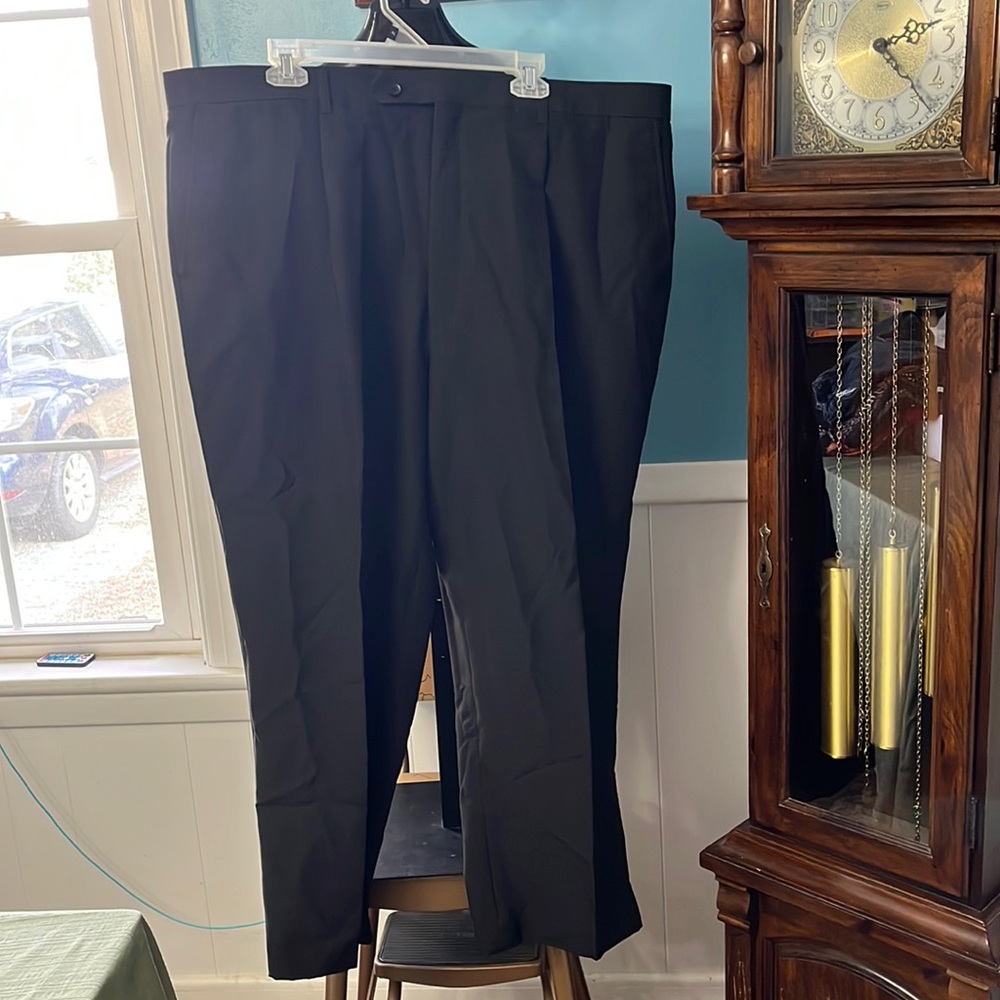 46L VITTORIO ST. ANGELO black single pleat per side dress pants.